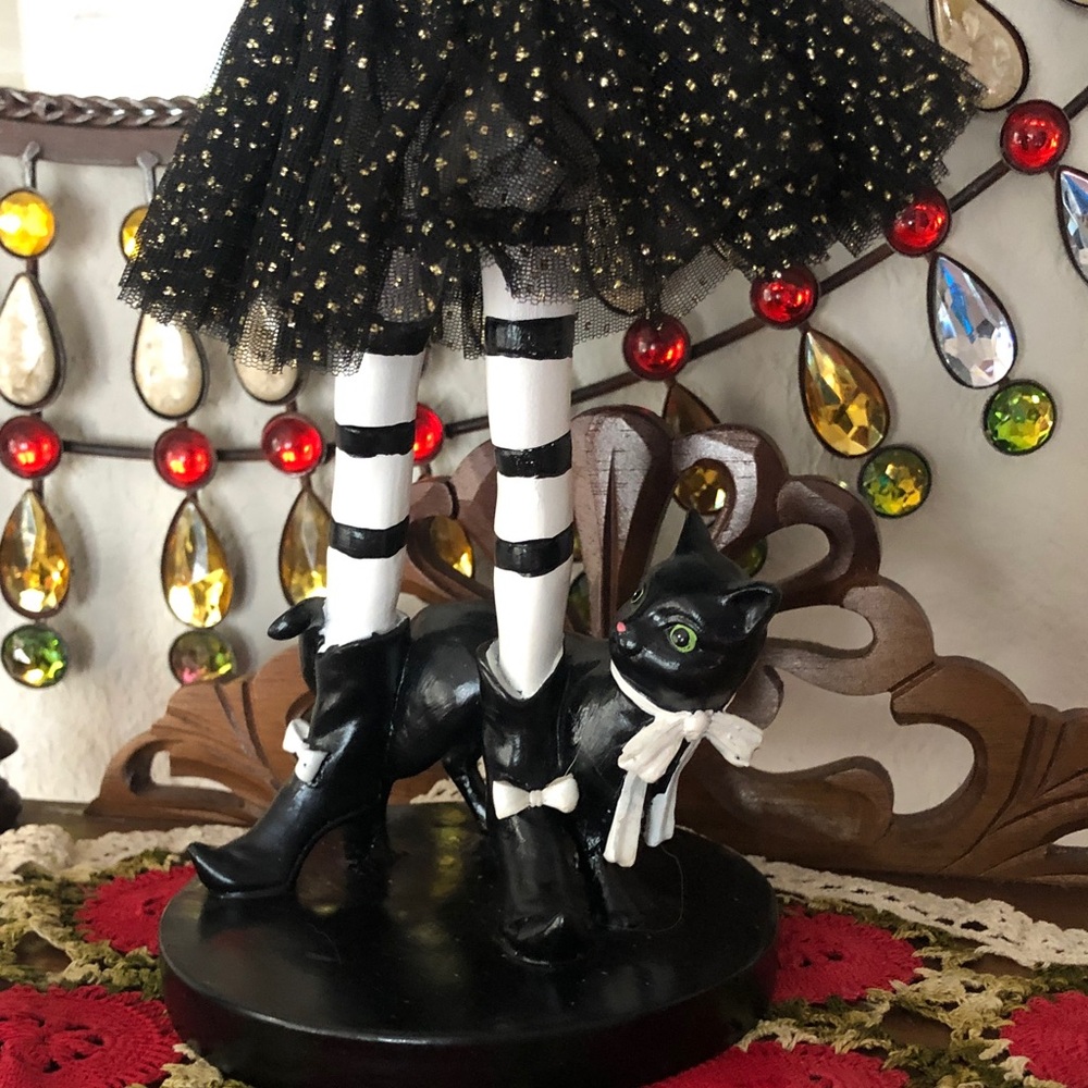NEW Whimsical Witch Figurine w/Black Magic Book, Black Cat & Star Wand - Picture 4 of 11